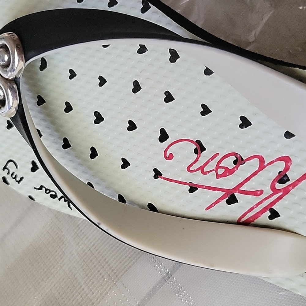 Brighton Hearts Black Flip Flops - Picture 10 of 12